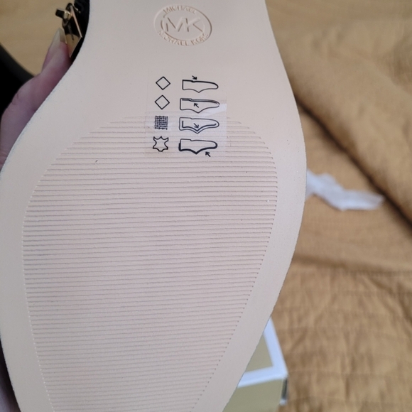 Michael kors boots - Picture 4 of 4